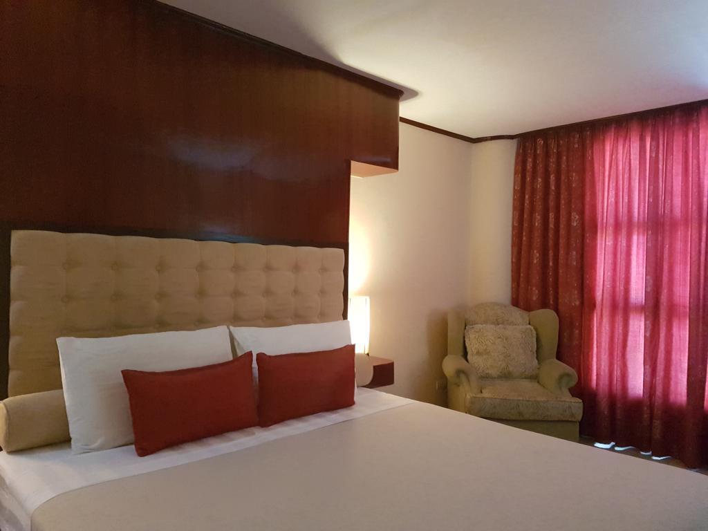 Cebu Dulcinea And Suites-mactan Airport Hotel 3*