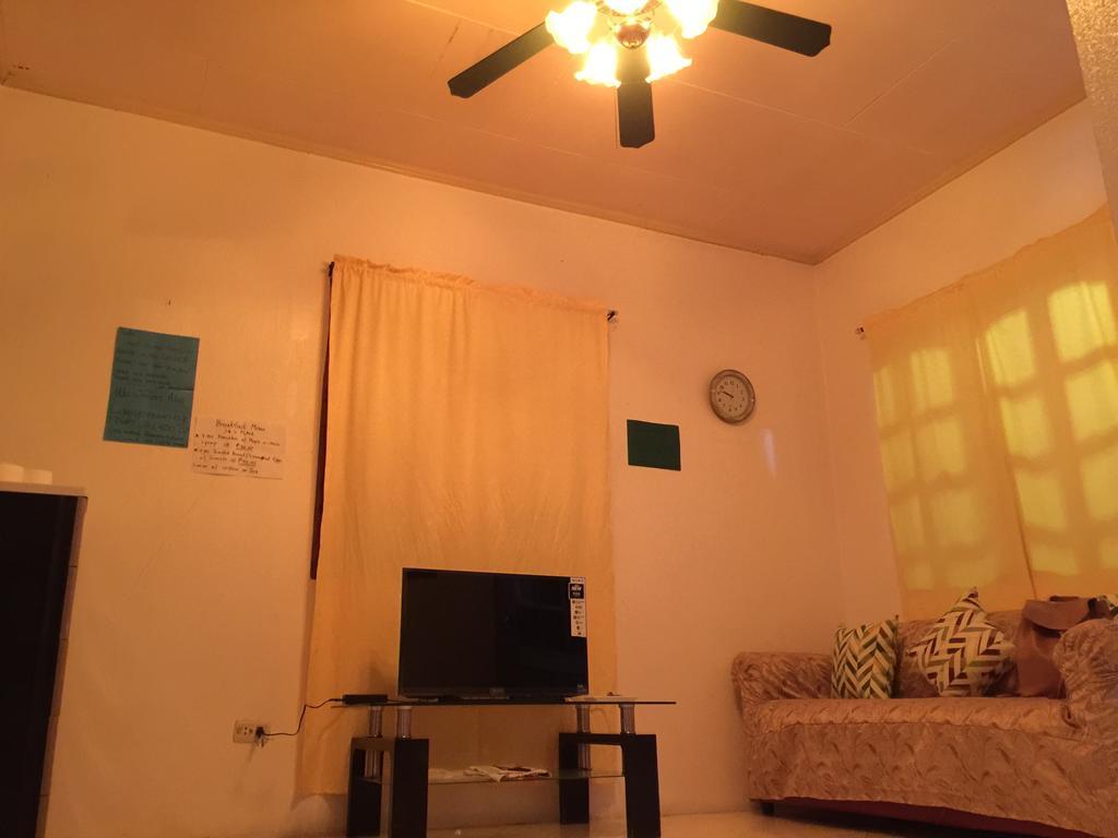 Hostel J & C *