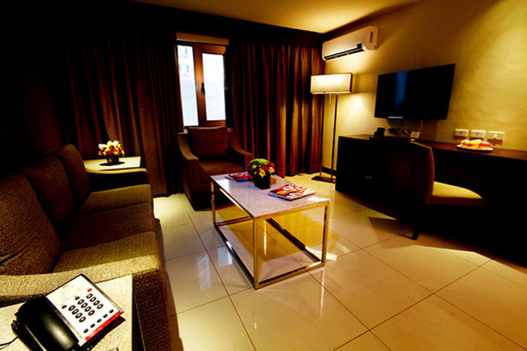 Mandarin Plaza Hotel 3*