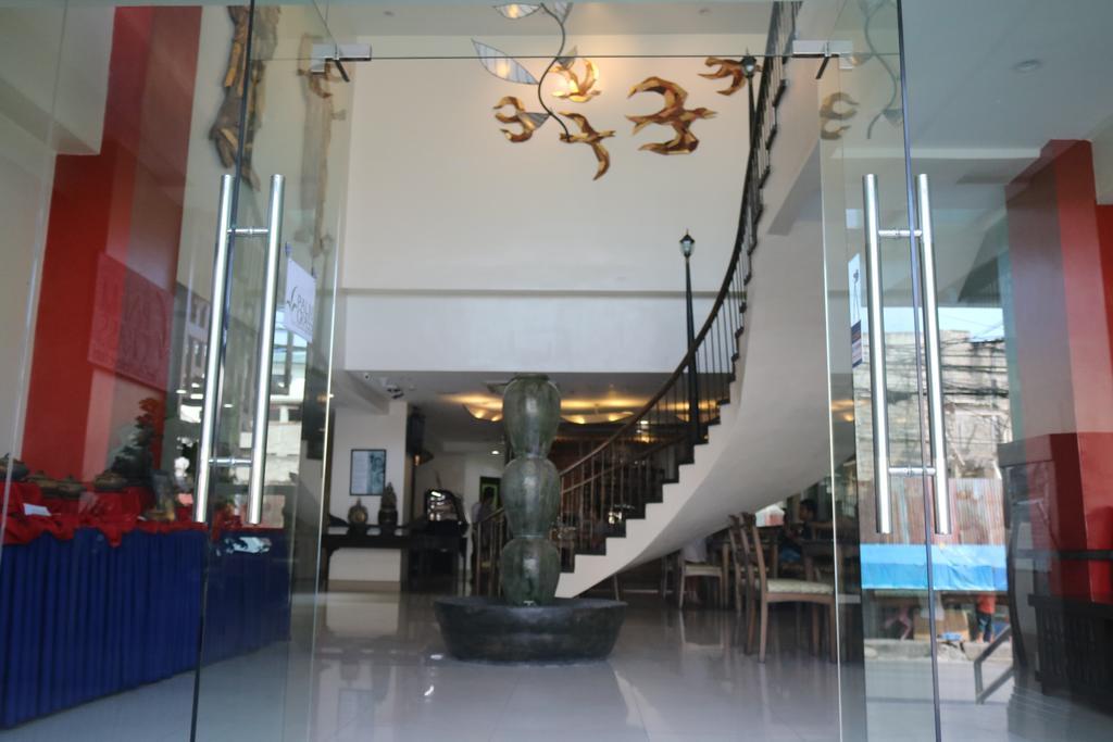 Hotel Palm Grass