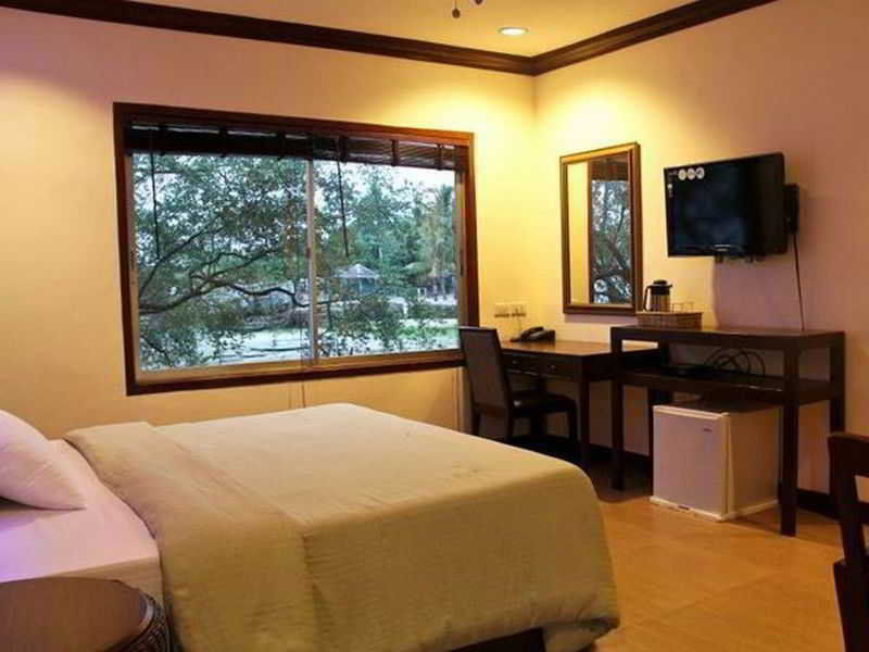 Bluefins Resort 3*