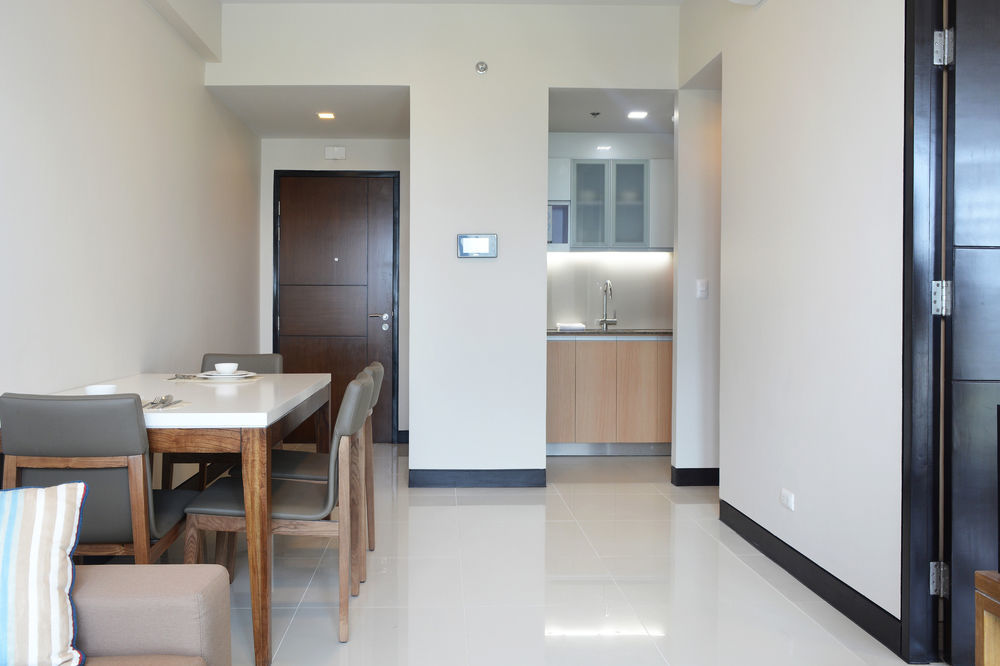 8 Newtown Boulevard Apartment Lapu-Lapu City