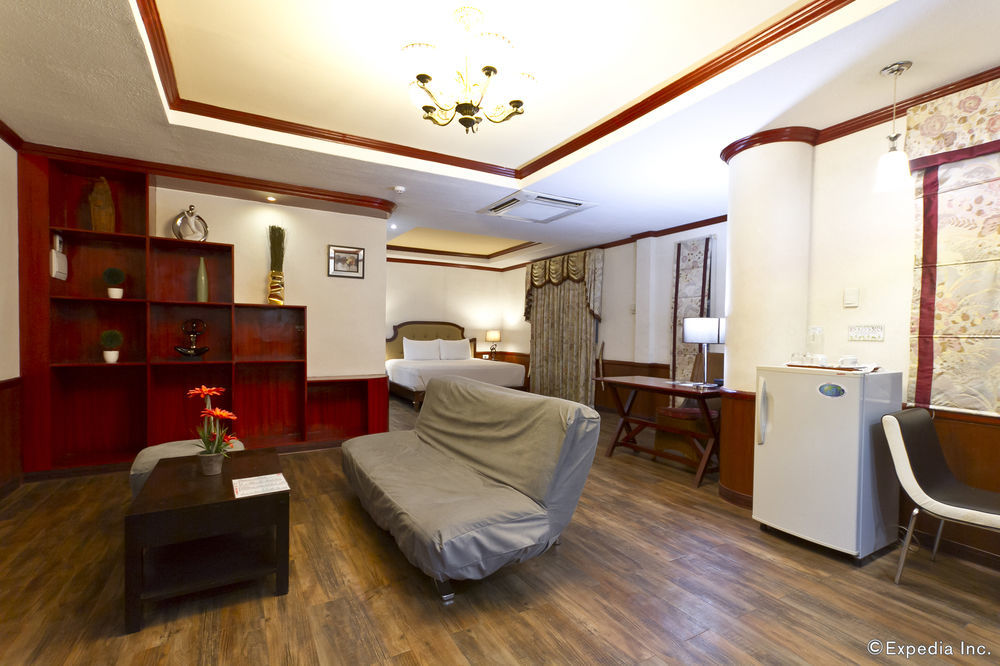 Cebu Dulcinea And Suites-mactan Airport 3*