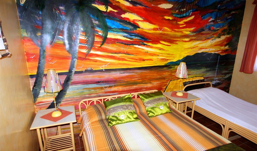 Resort Parrot Paradise