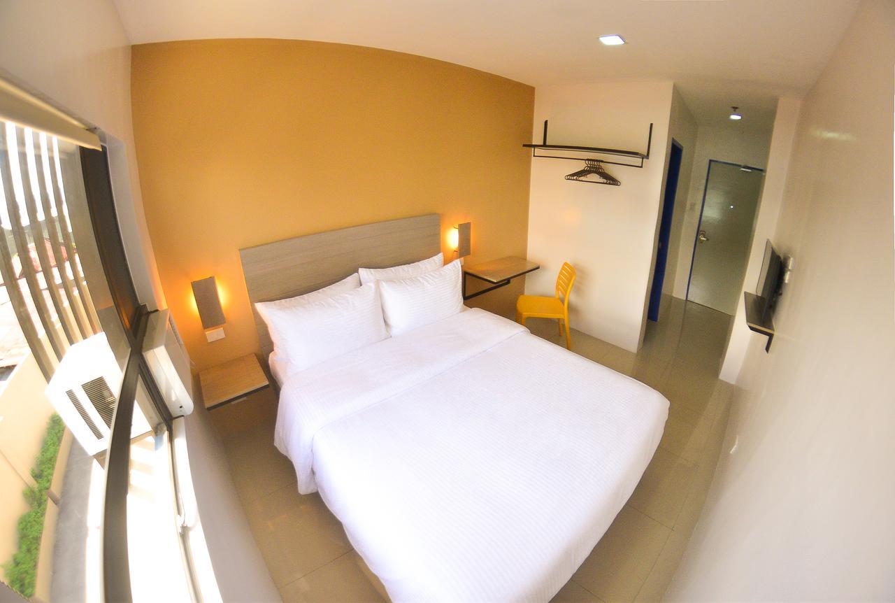 Felix Residences 2*