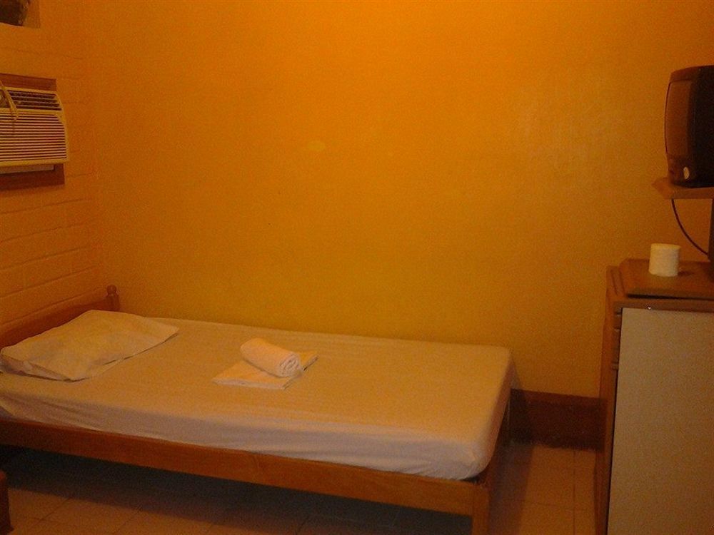 Reddoorz At La Maria And Tourist Hotel
