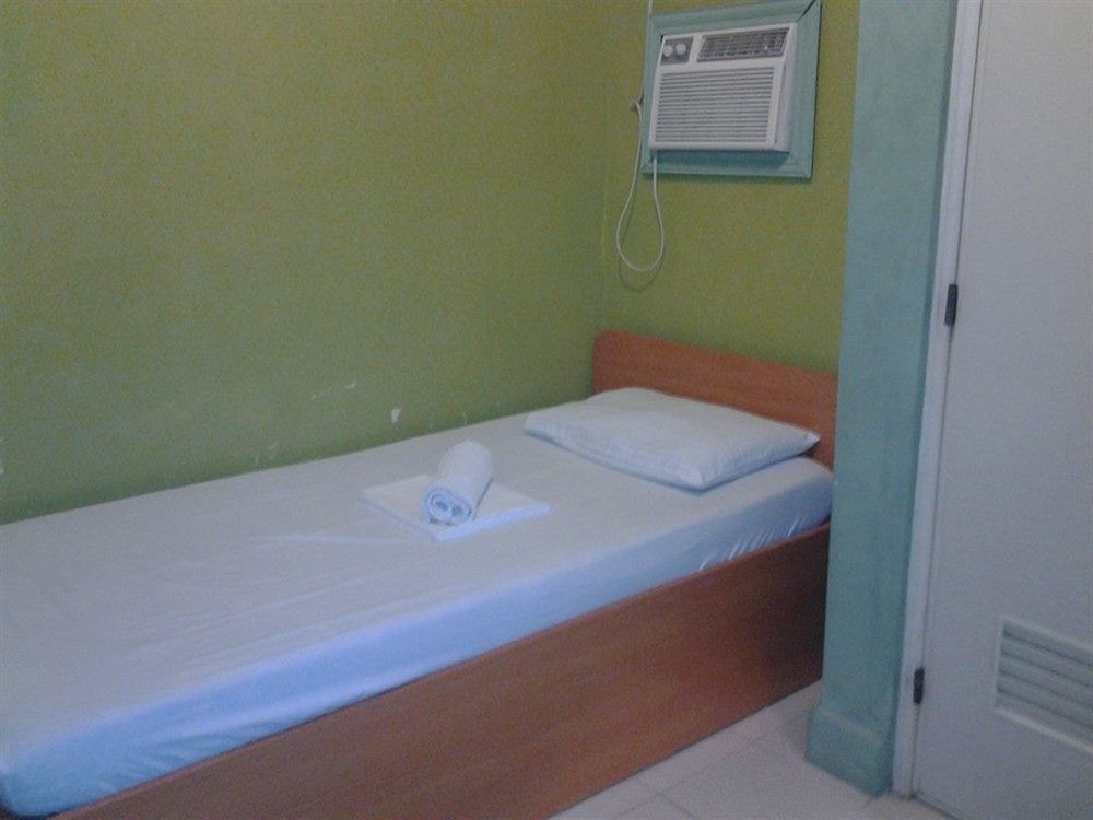 Reddoorz At La Maria And Tourist Hotel Cebu