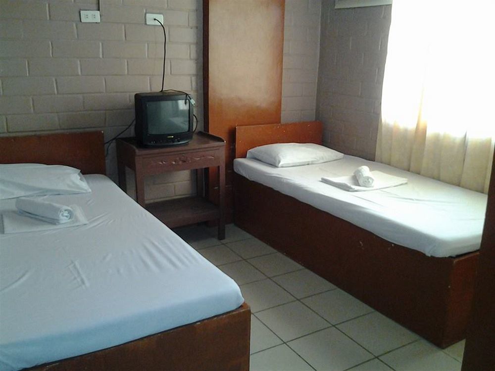 Reddoorz At La Maria And Tourist Hotel 3*