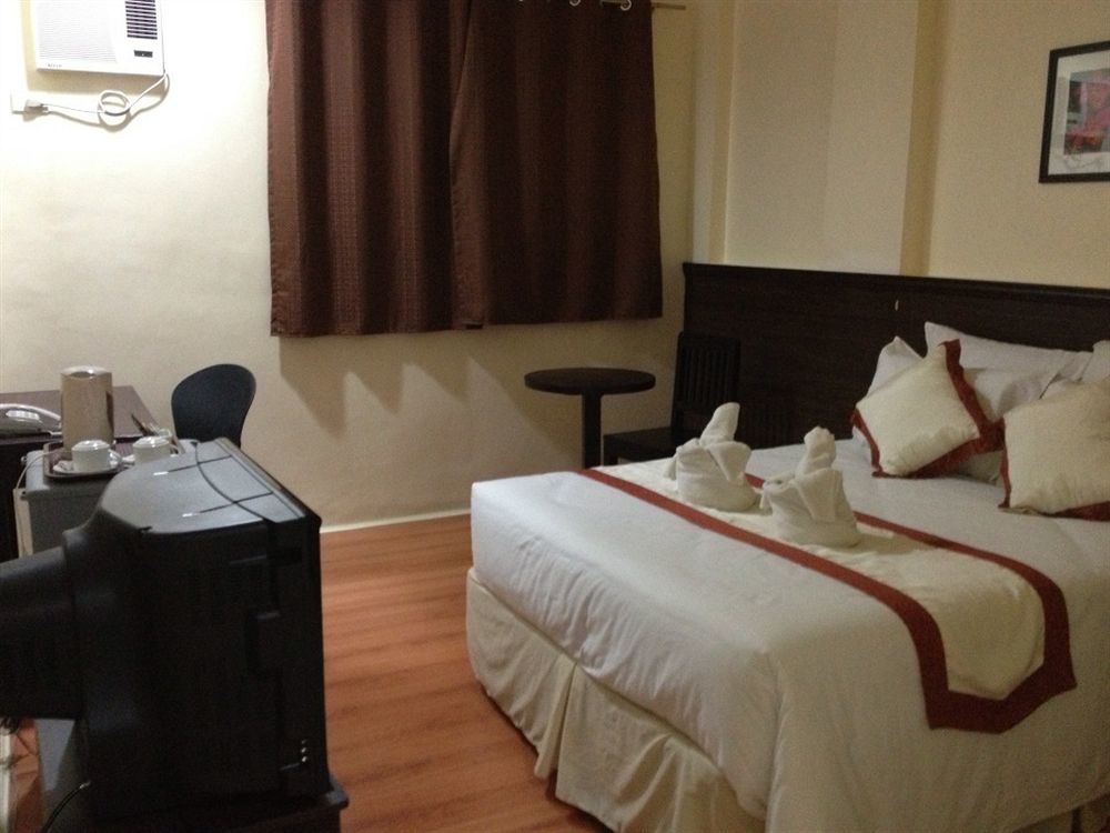 Days Cebu - 3*