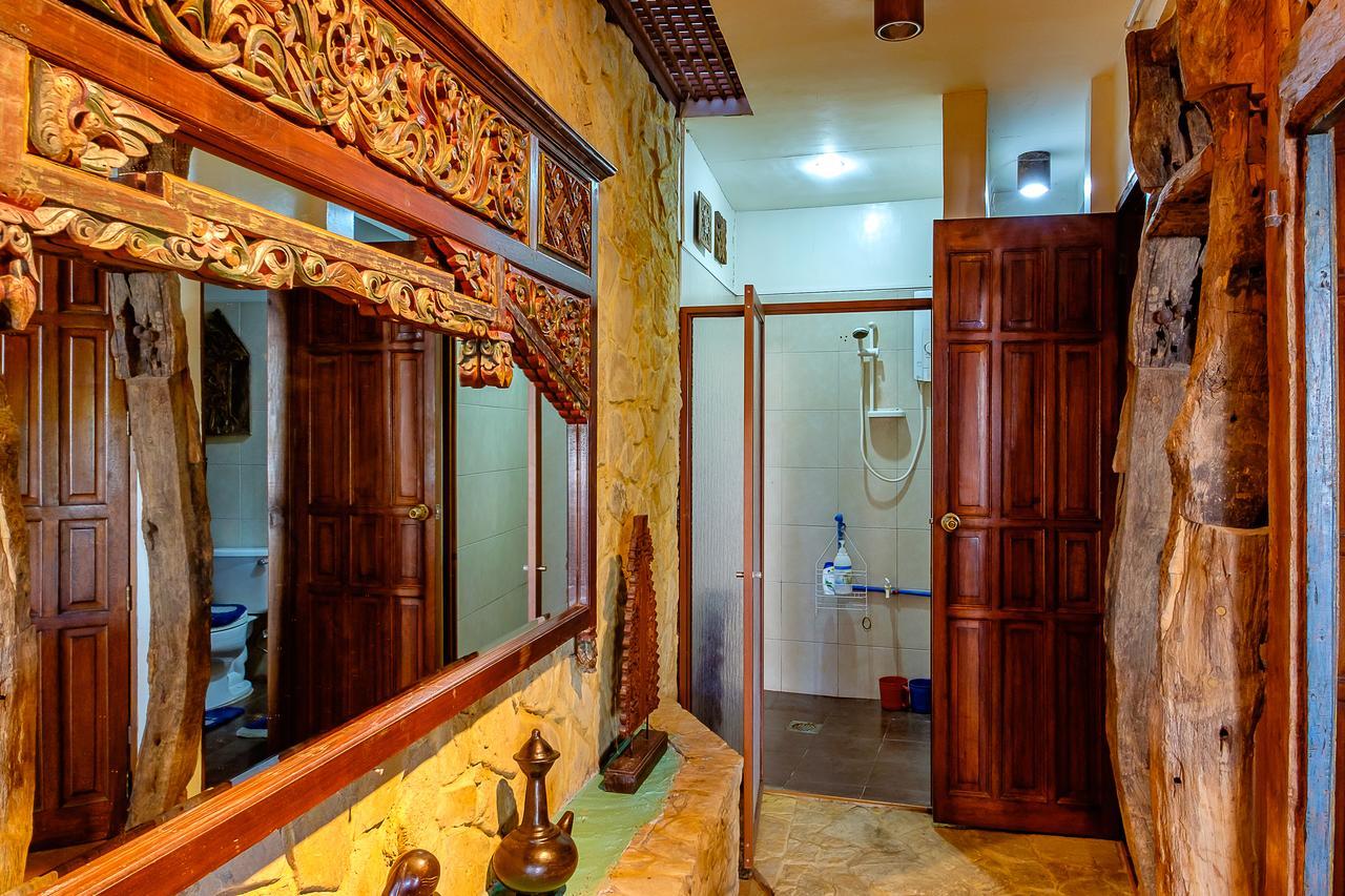 Ayo Homtel Hostel