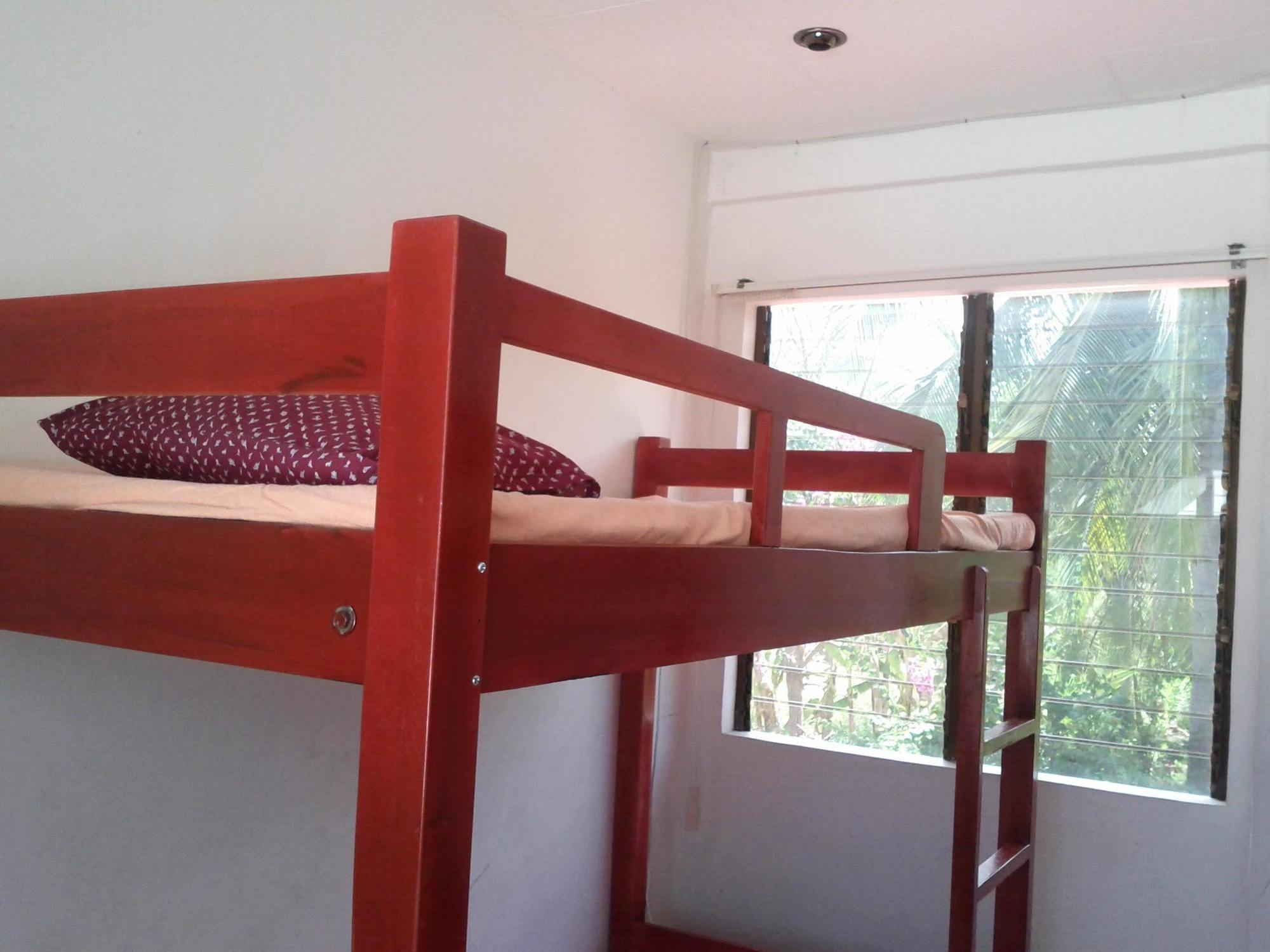 Luzmin Bh - White House Guest house Oslob