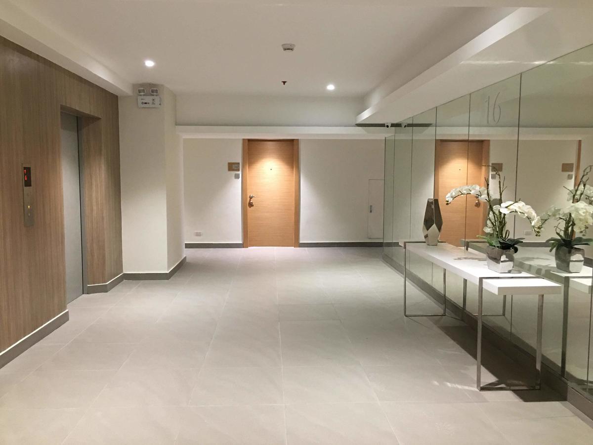 1 Bed Condominium 4*