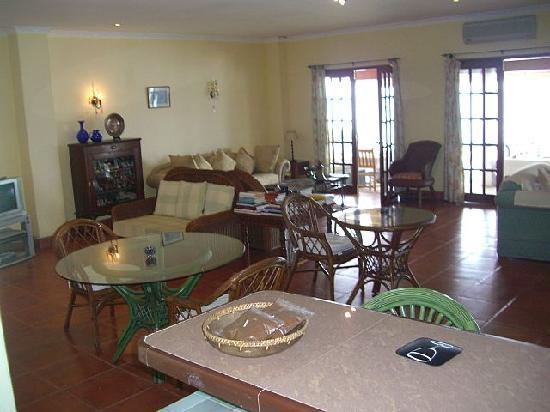 Flores Beachside Hotel Catmon