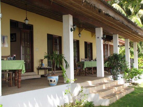 Flores Beachside Hotel 4*