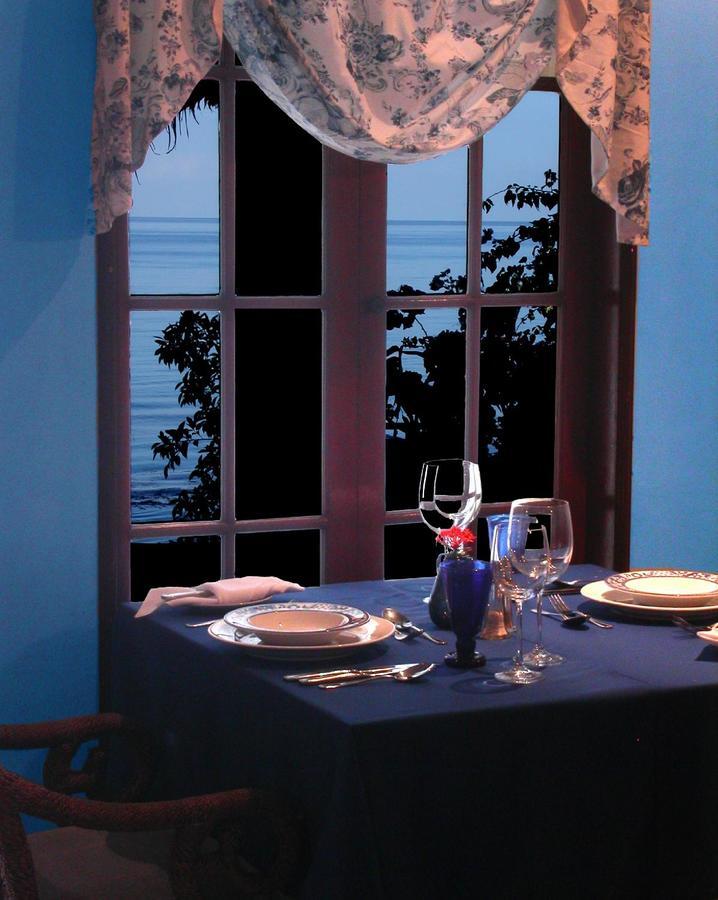 Flores Beachside Hotel 4*