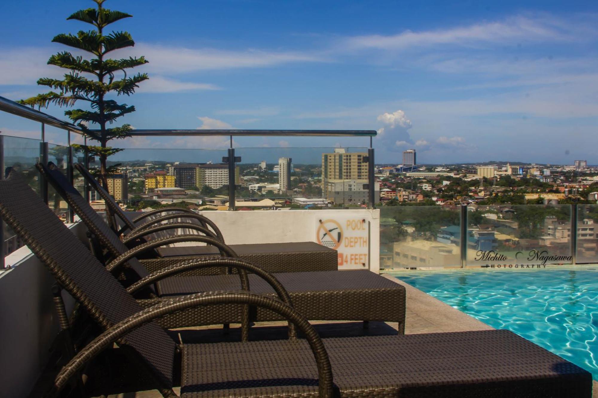 Mabolo Garden Flat A7 Near Ayala Mall Apartment