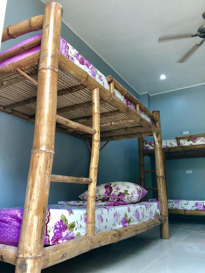 Lionfish Backpackers (adults Only) *