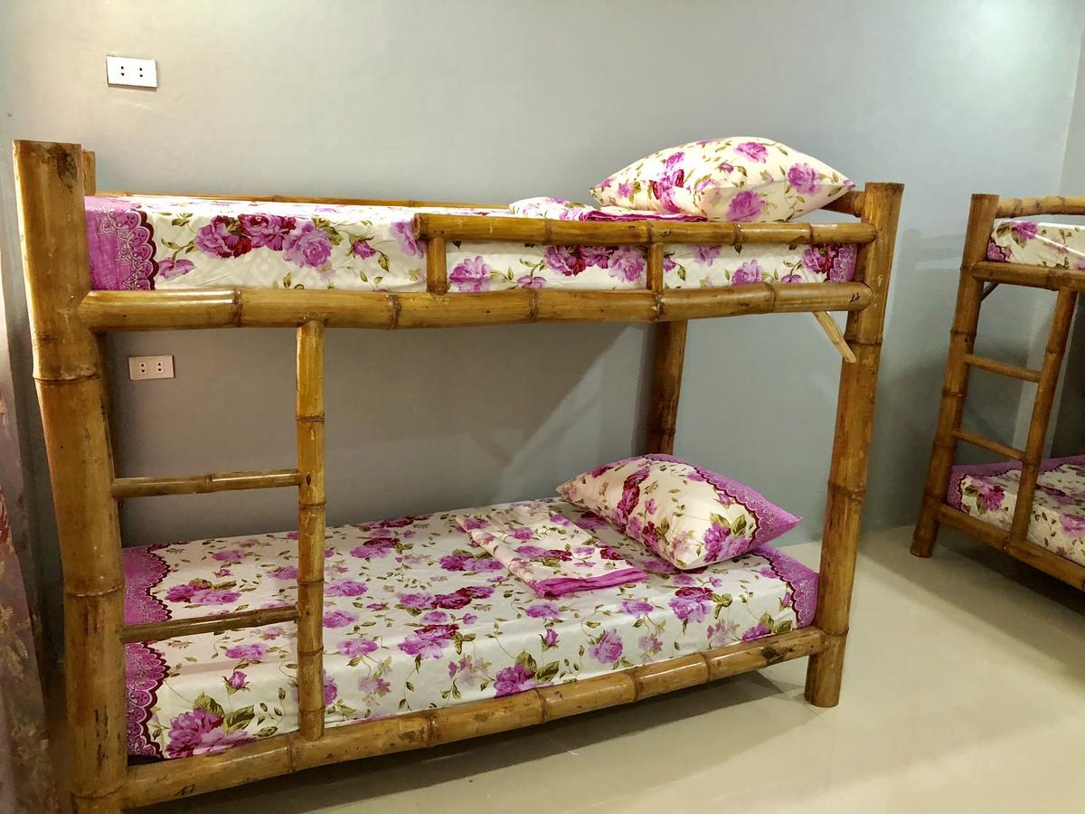 Lionfish Backpackers (adults Only) *