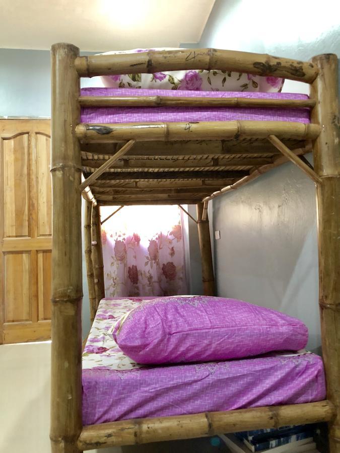 Lionfish Backpackers (adults Only) Hostel Logon
