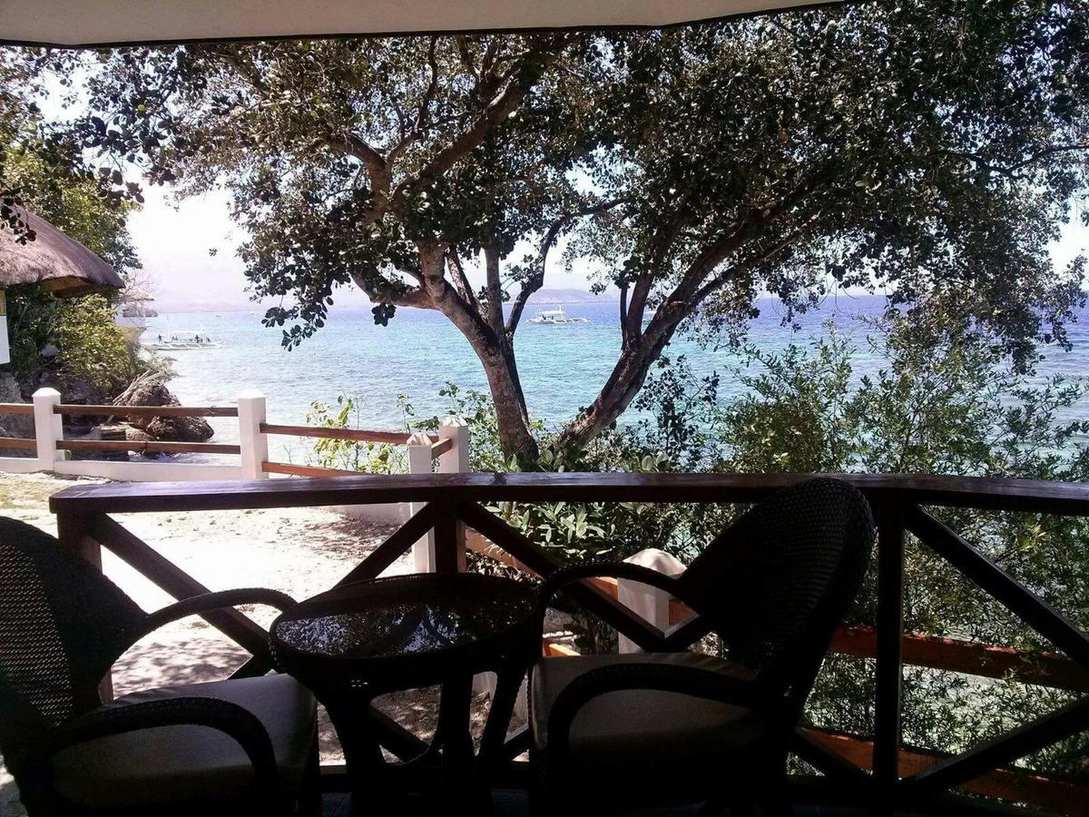 Resort Pescador View - Beachfront & By The Ocean Hostels & Restaurant Moalboal Moalboal