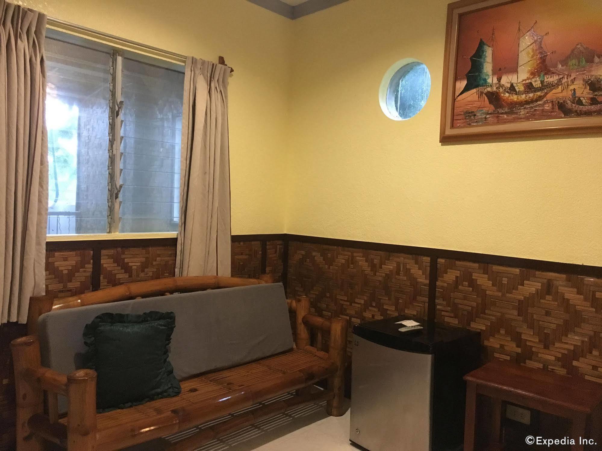 Love'S Beach & Dive Resort 3* Moalboal