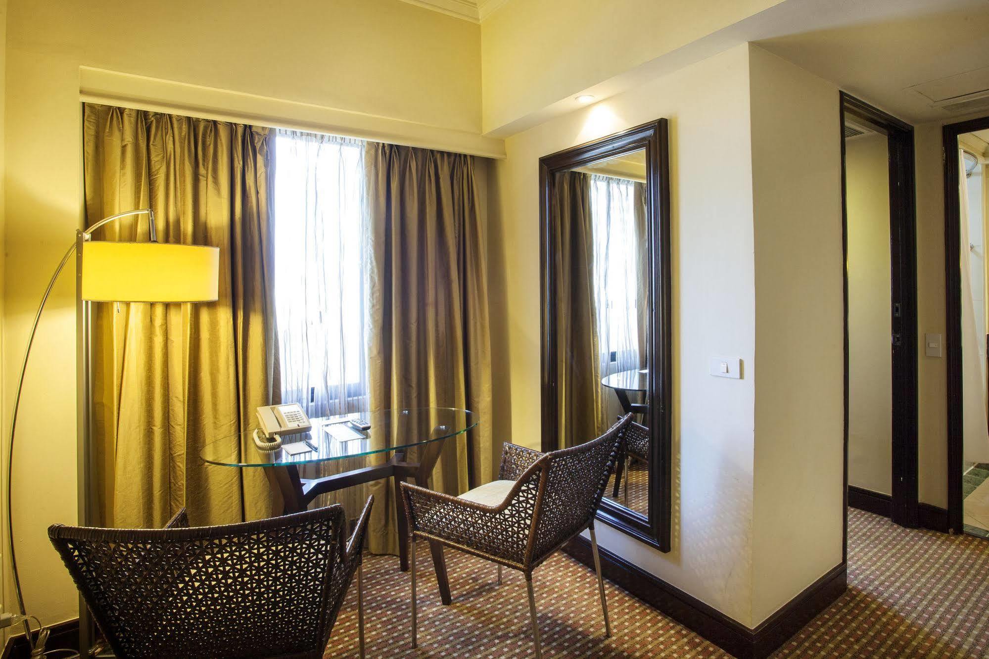 Hotel Seda Ayala Center