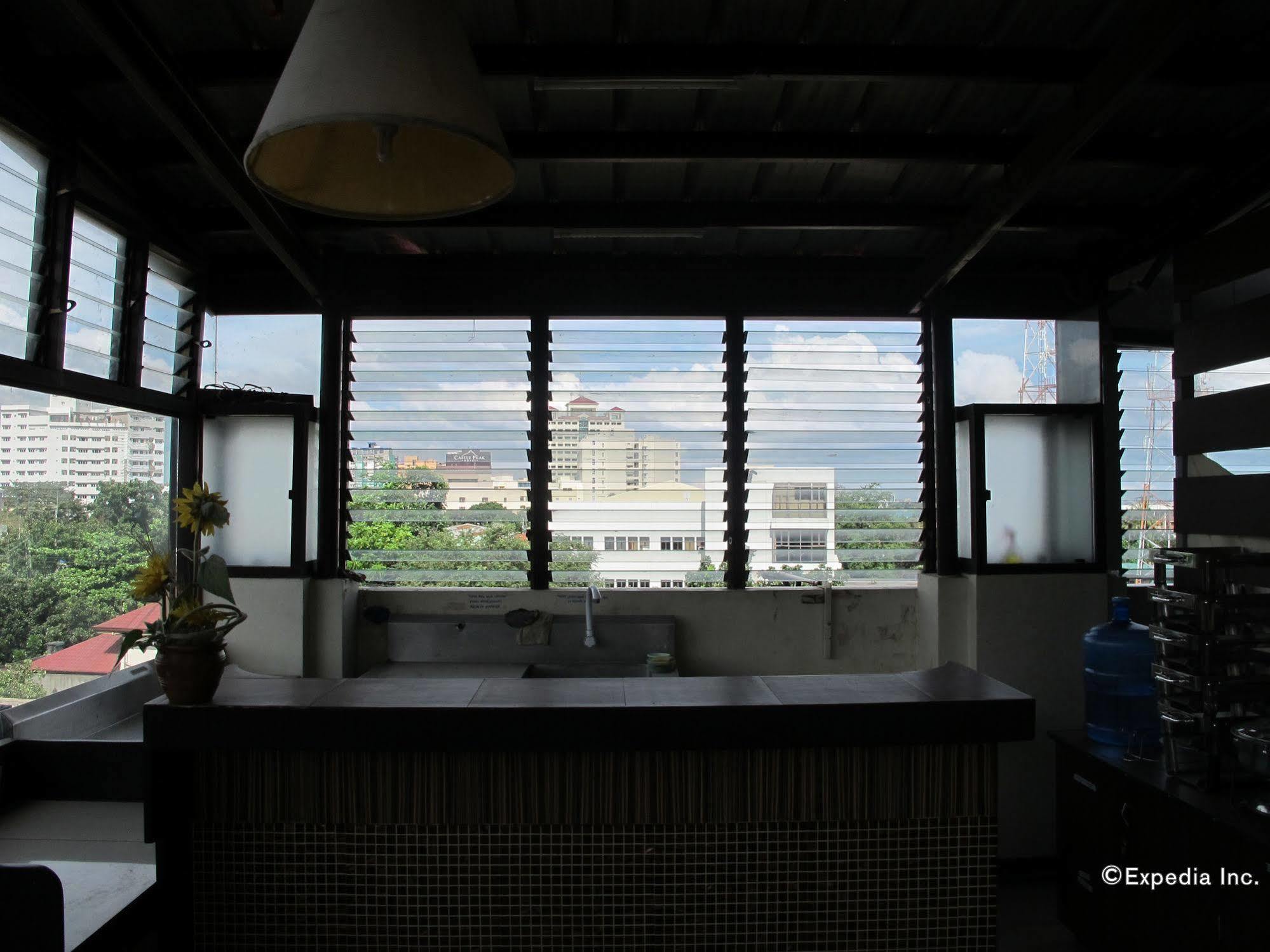 Hotel Reddoorz New Era Budget Mabolo Former Reddoorz Near Landers Superstore