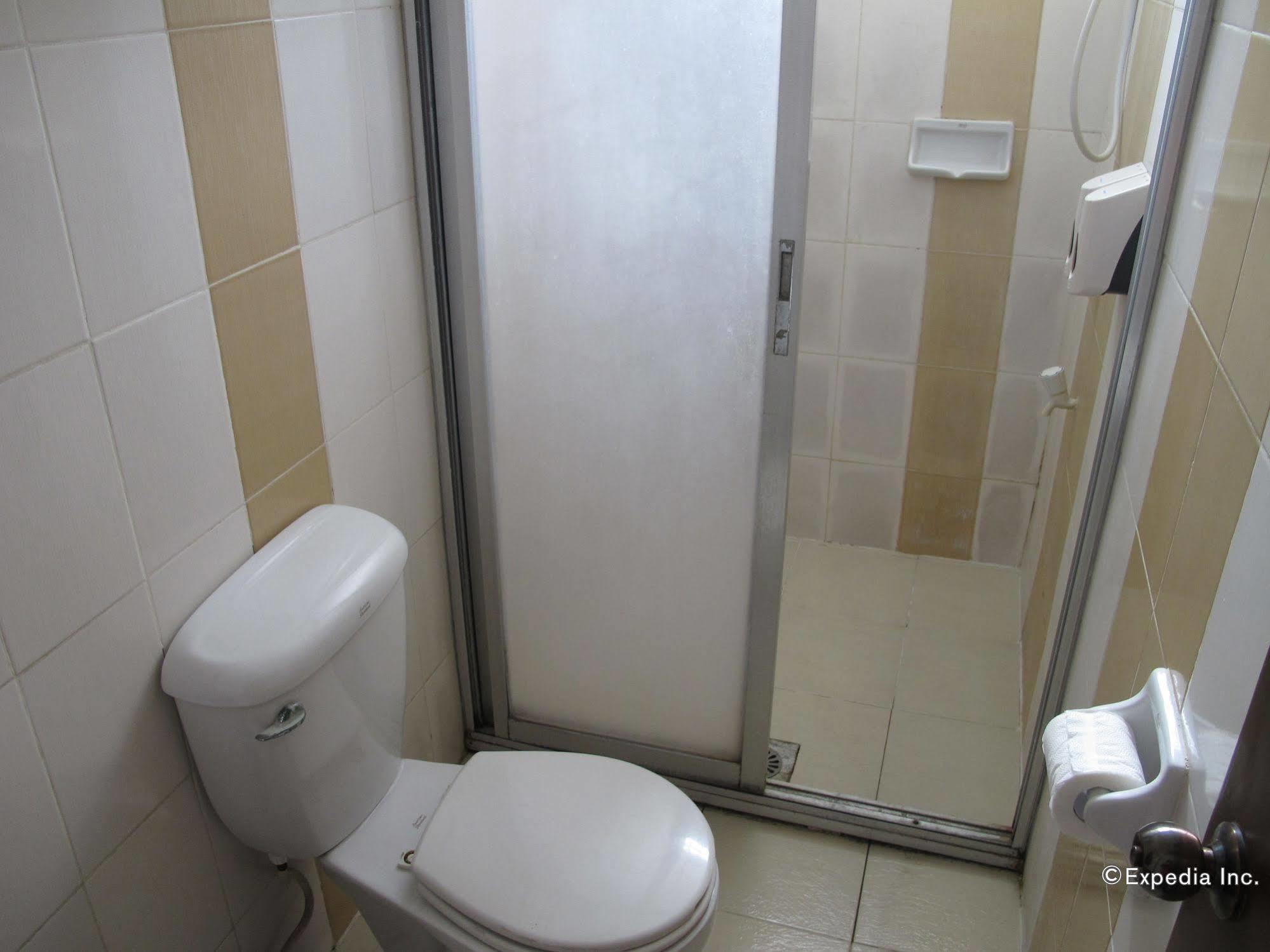 Hotel Reddoorz New Era Budget Mabolo Former Reddoorz Near Landers Superstore 2*