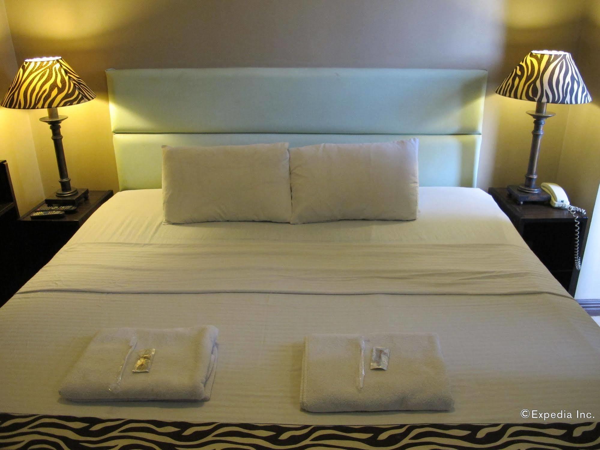Hotel Reddoorz New Era Budget Mabolo Former Reddoorz Near Landers Superstore Cebu