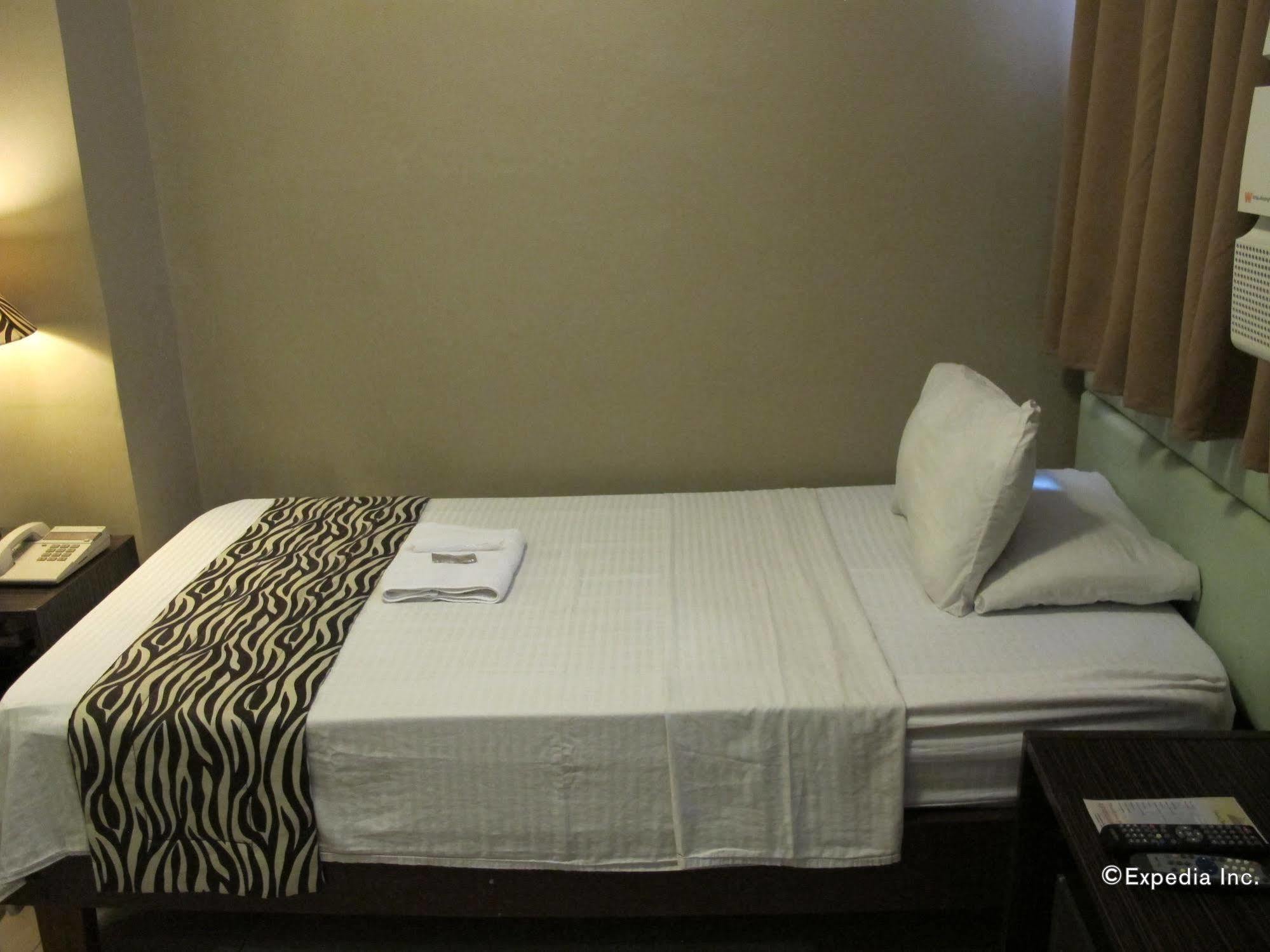 Hotel Reddoorz New Era Budget Mabolo Former Reddoorz Near Landers Superstore Cebu