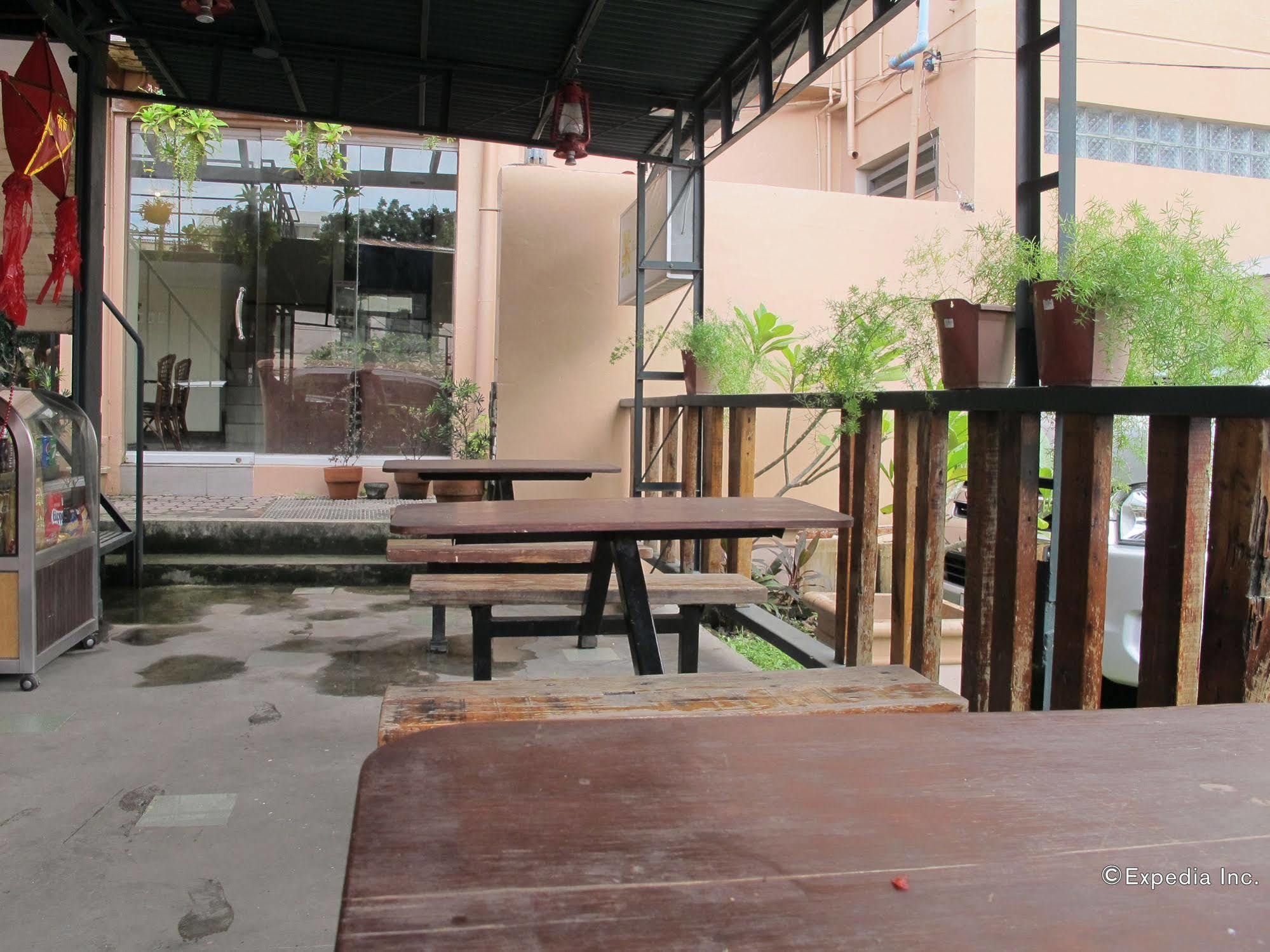 Reddoorz New Era Budget Mabolo Former Reddoorz Near Landers Superstore Hotel