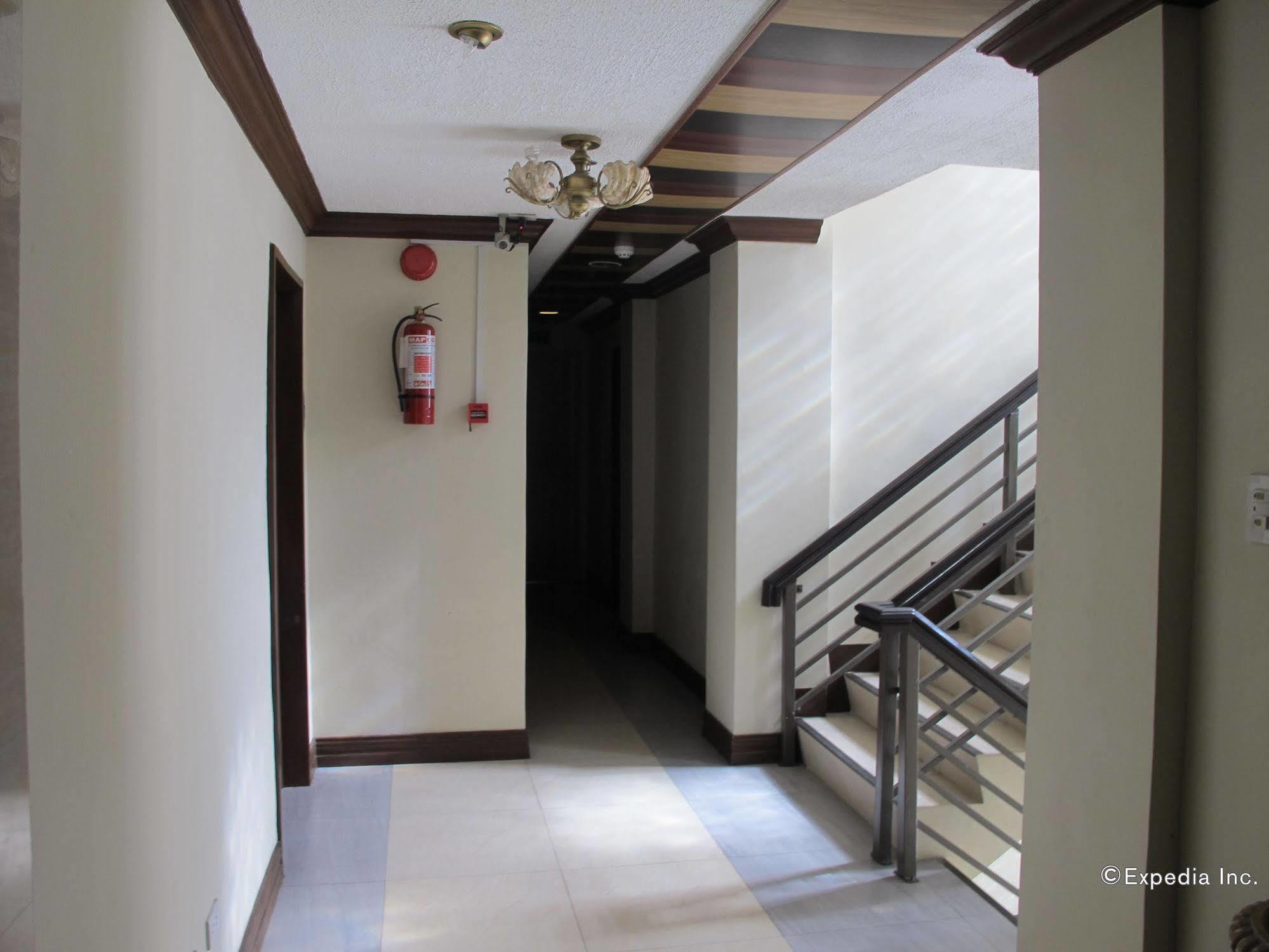 Hotel Reddoorz New Era Budget Mabolo Former Reddoorz Near Landers Superstore Cebu