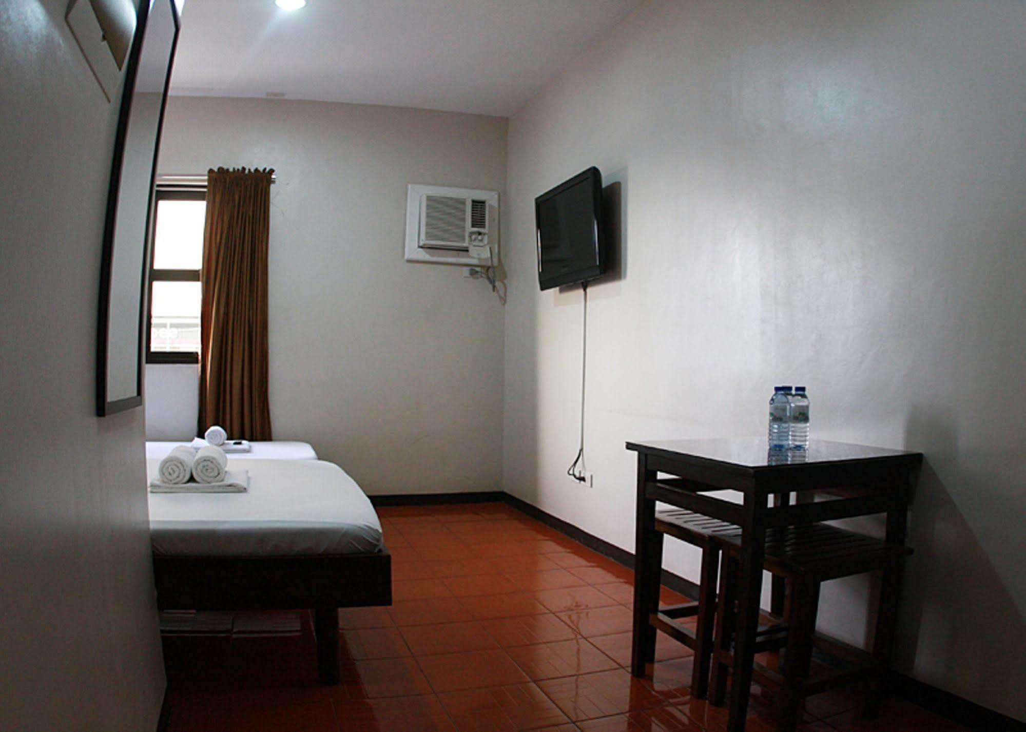 California 2* Lapu-Lapu City