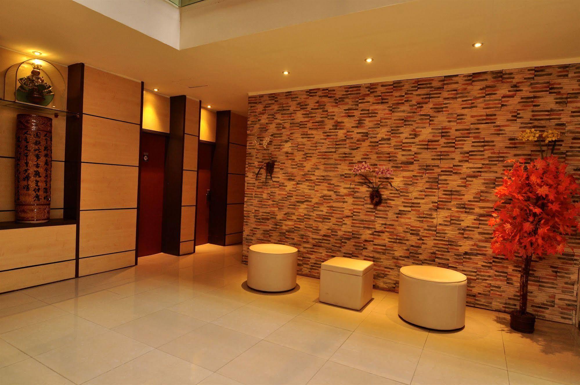 Dynasty Tourist Hotel 3*