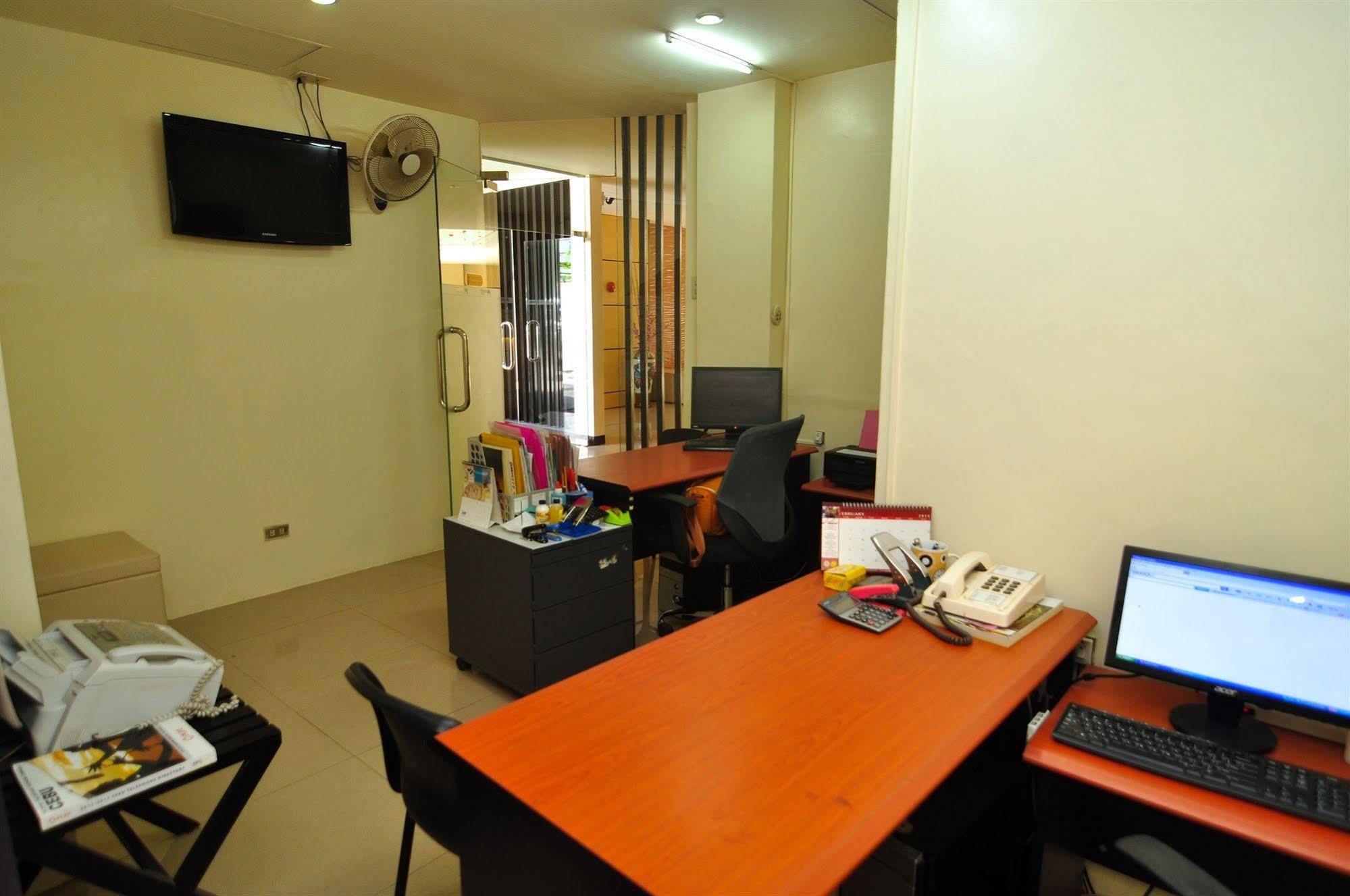 Dynasty Tourist Hotel 3*
