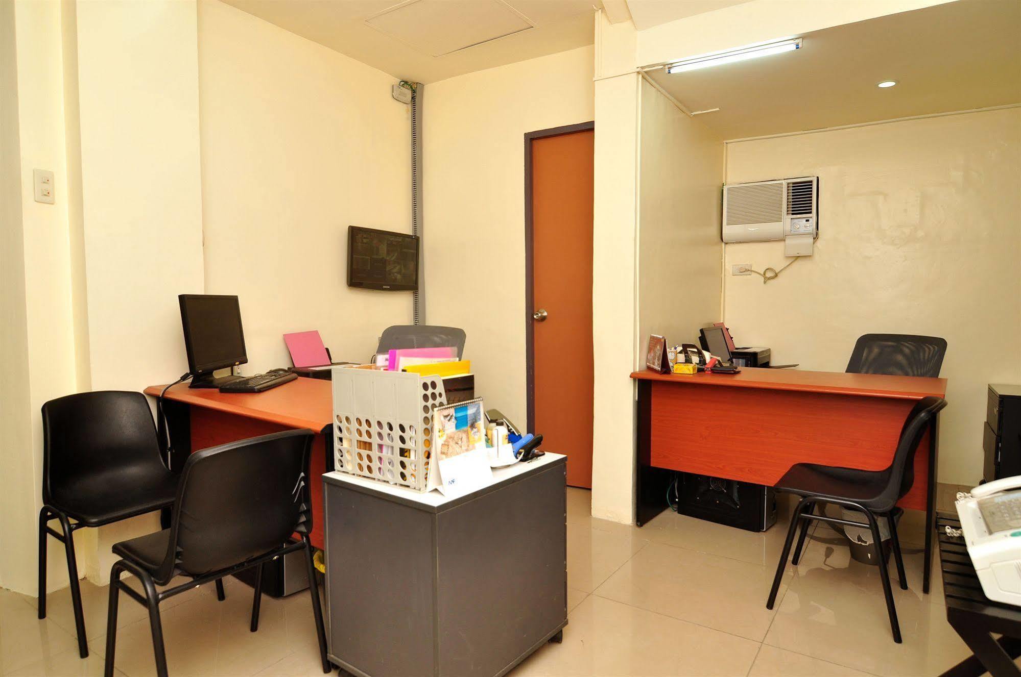Dynasty Tourist Hotel 3*