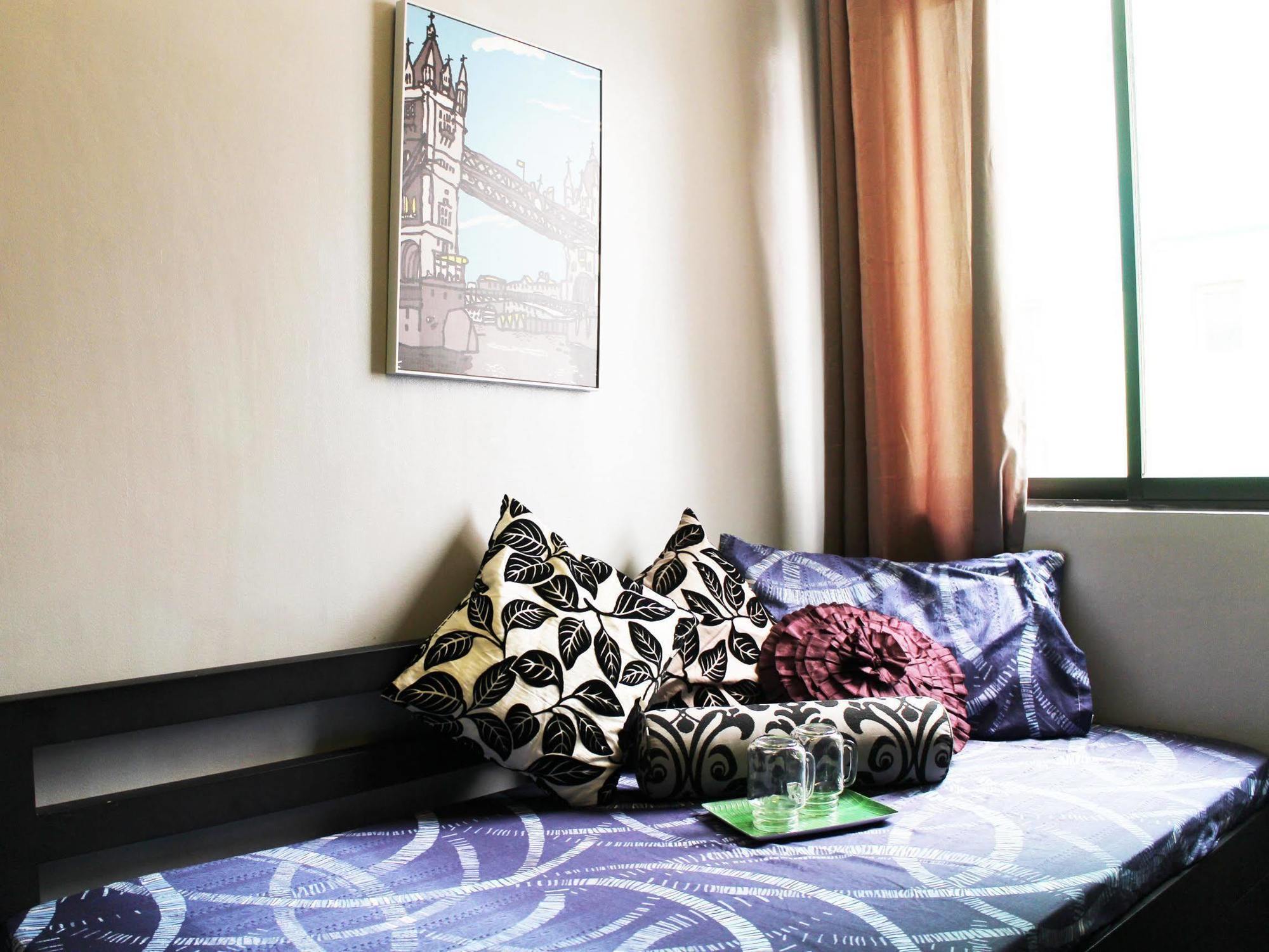 Budget - Center Hotel
