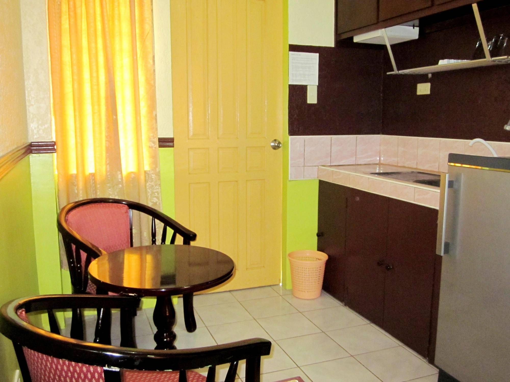 bahay-panuluyan San's Mactan 2*