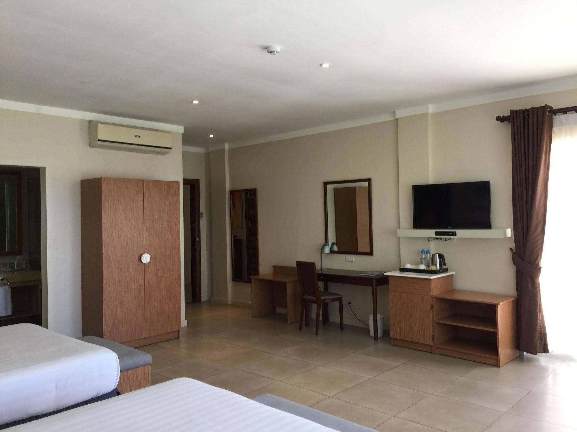 Hotel Chateau By The Sea 4*