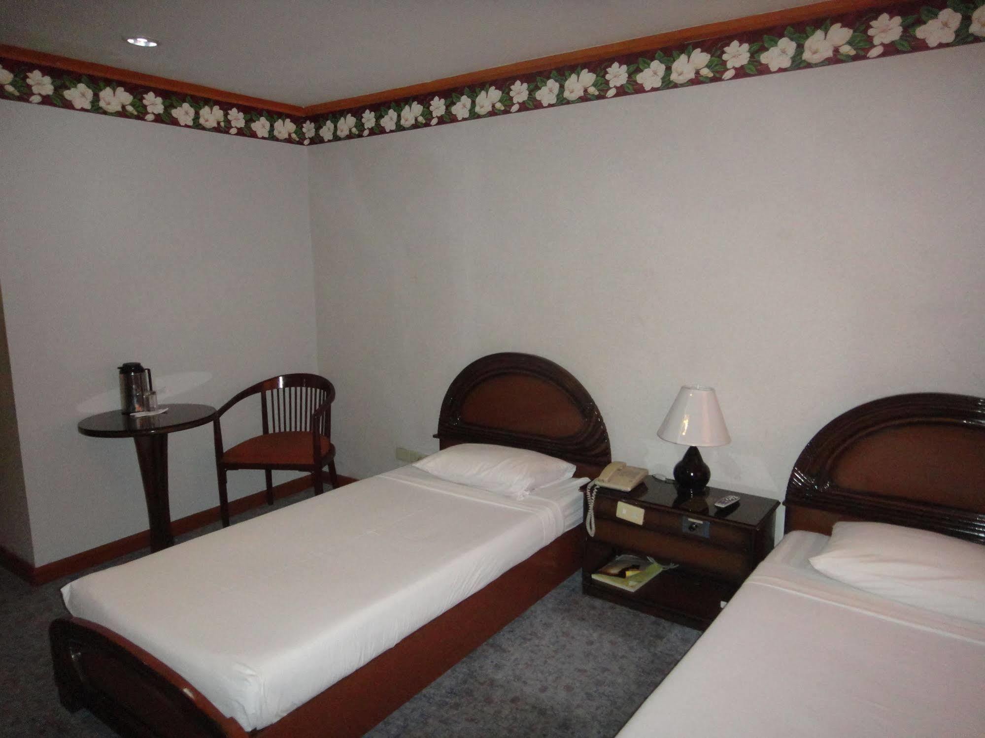 Plaza Hotel 3*