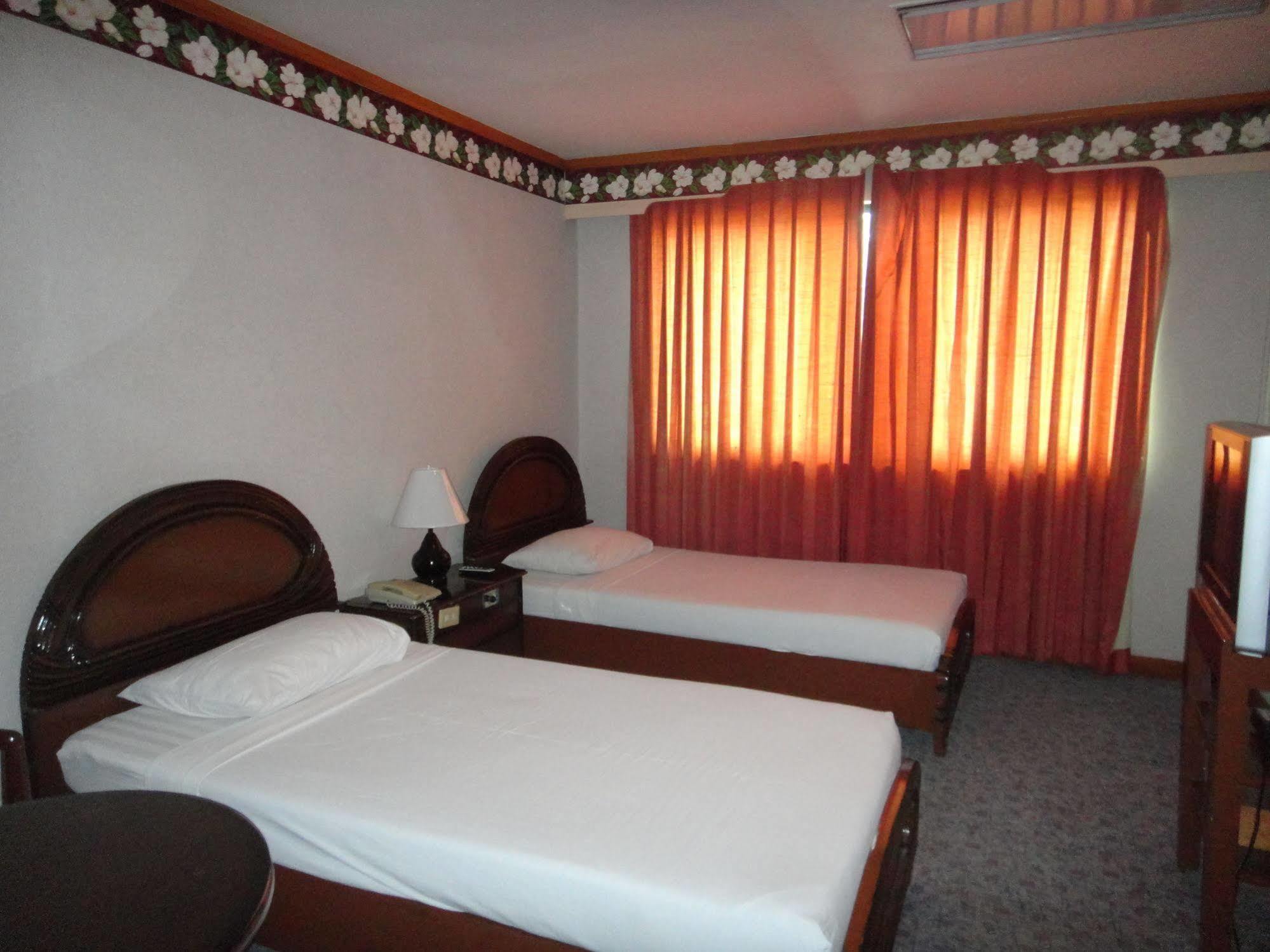 Plaza Hotel 3*