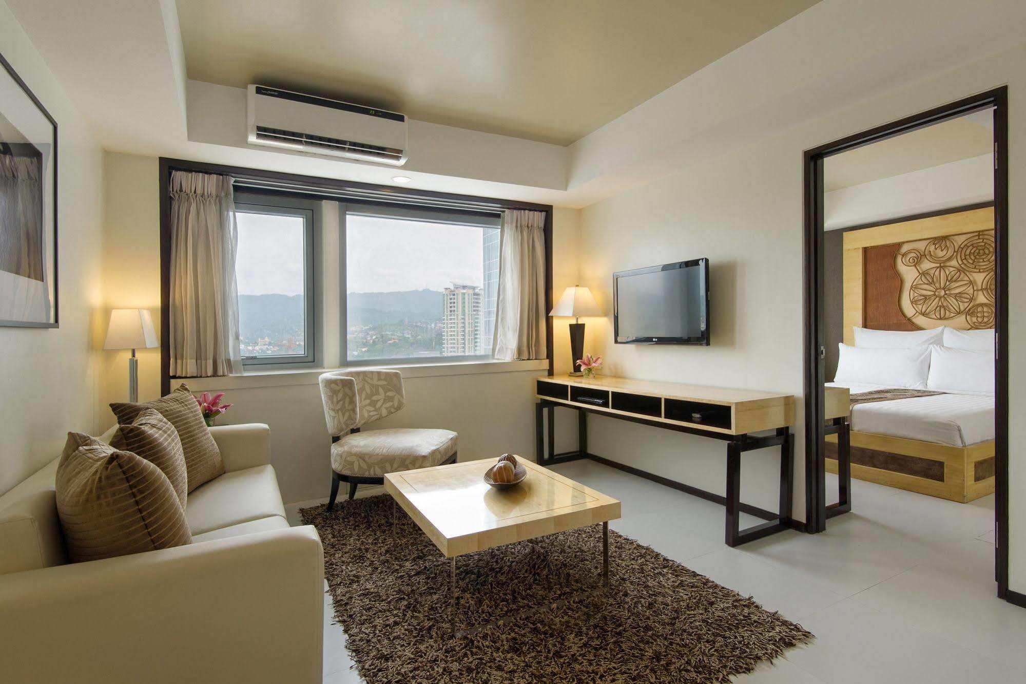 Hotel Quest & Conference Center 3*