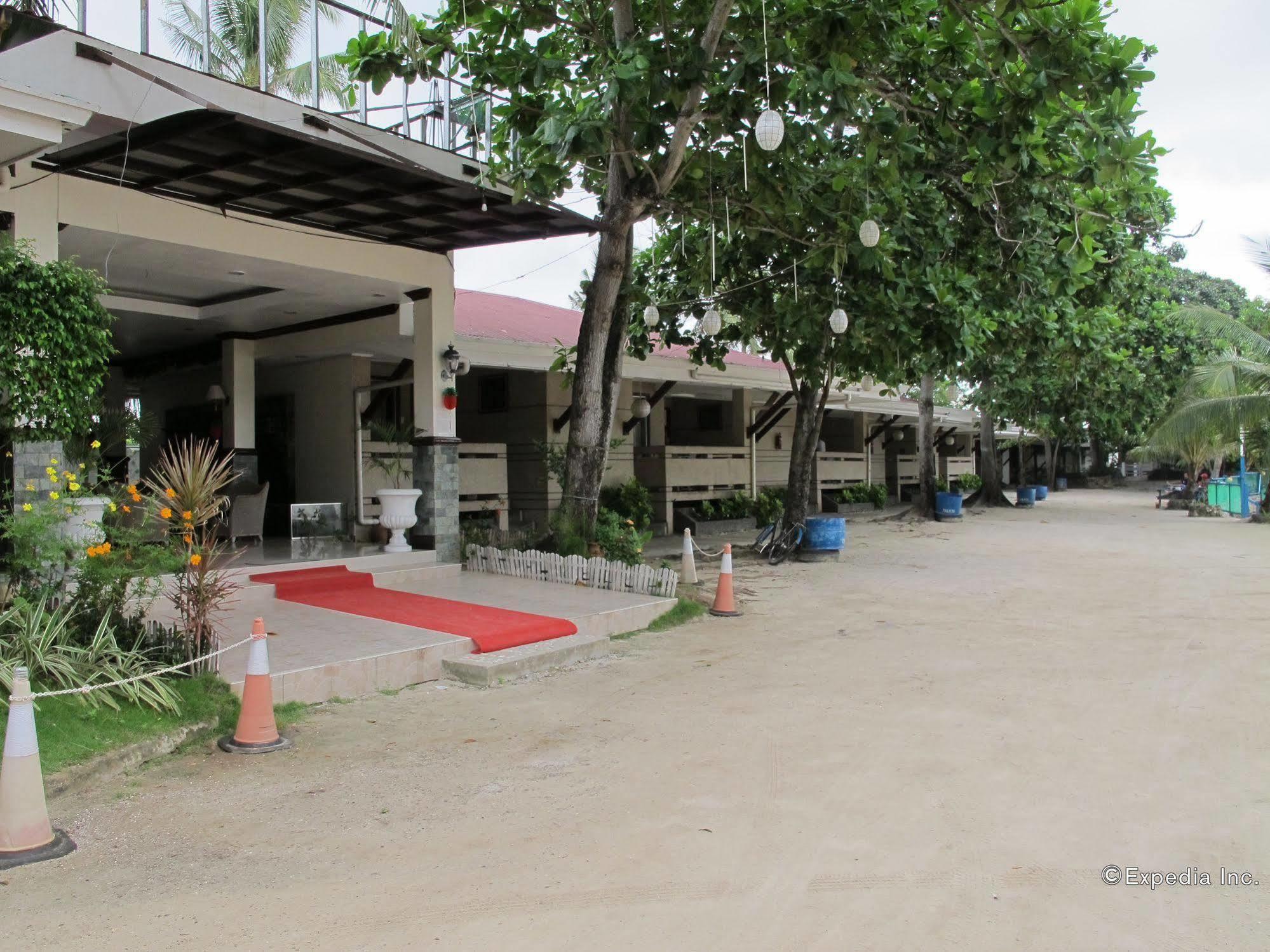 Bluefins Resort 3*