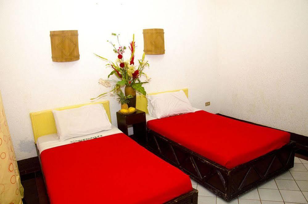 Estaca Bay Gardens Conference Hotel 2*