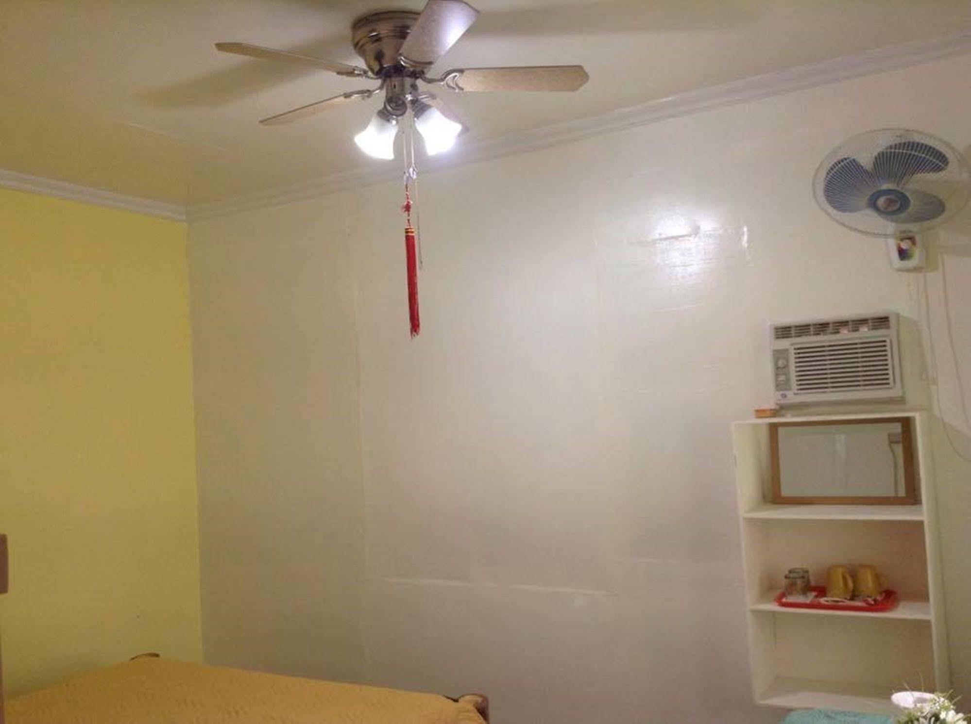 Bed & Breakfast Cronin Oslob