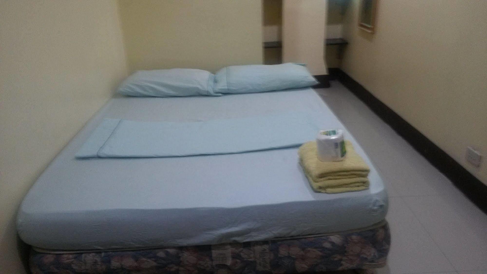Honey Hunt House Inn Cebu