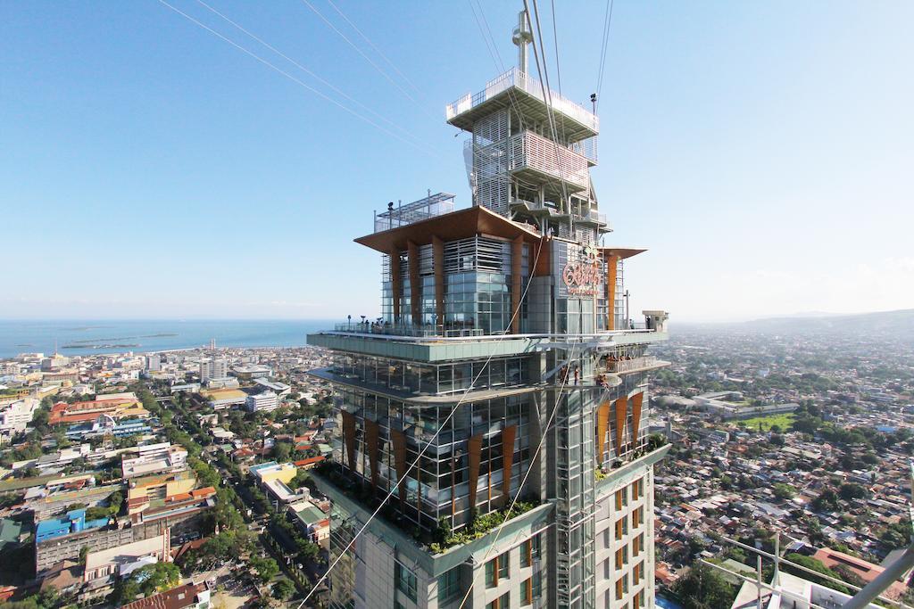 Hotel Crown Regency & Towers 4*