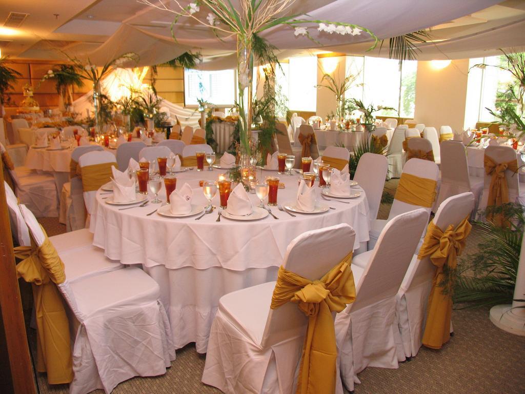 Hotel Crown Regency & Towers