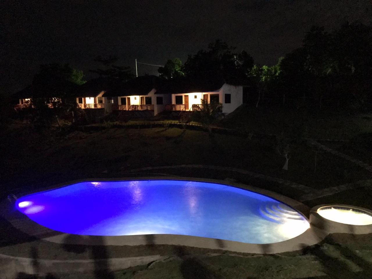 Cuestas And Restaurant Resort *