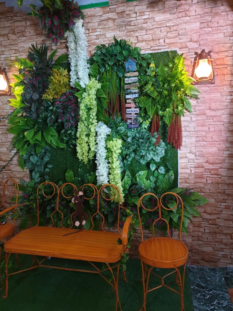 Hostel Gardenpod + Cafe